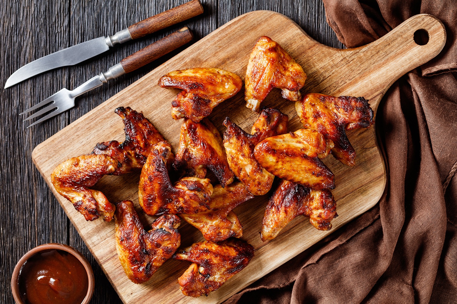 Alitas de pollo a la brasa con salsa barbacoa