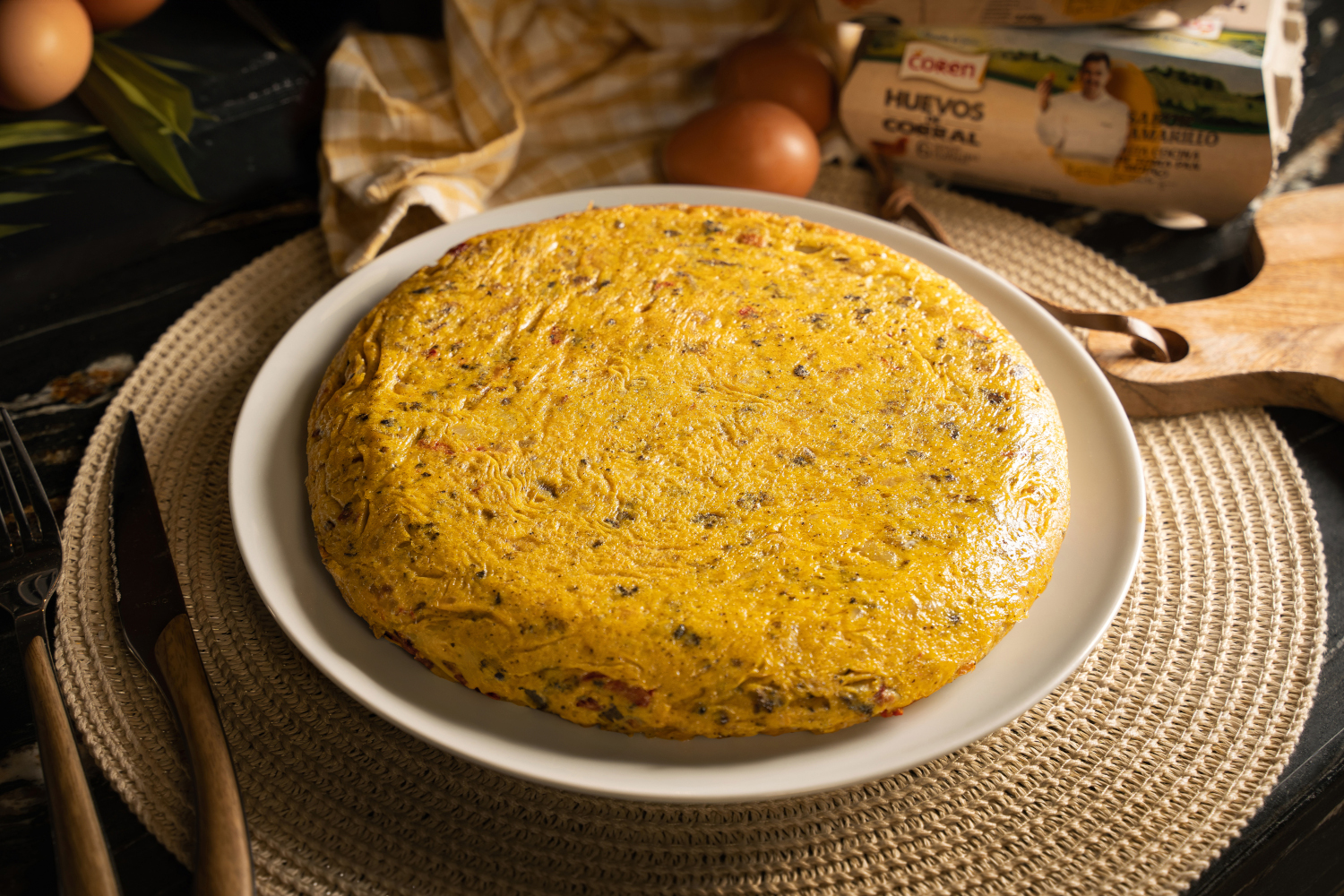 Tortilla de patatas con morcilla de Burgos y pimientos del piquillo