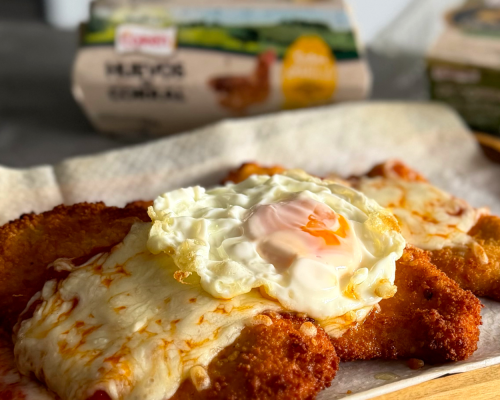 Milanesa de pollo de Corral con huevo frito de Coren